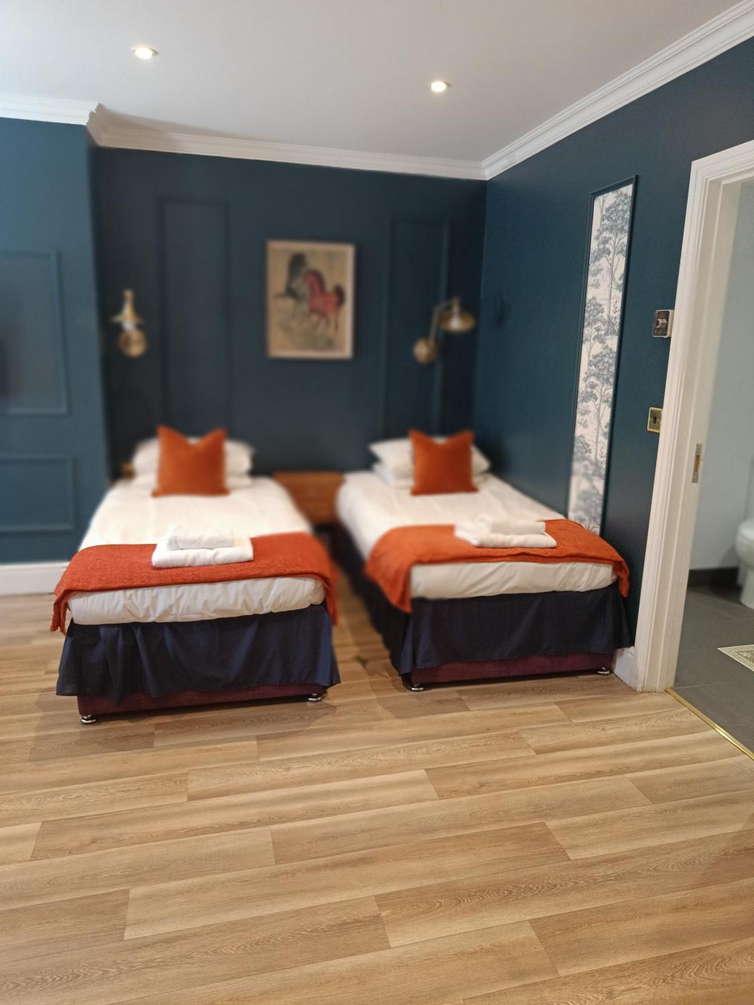 Rooms On The Prom Челтнъм Екстериор снимка