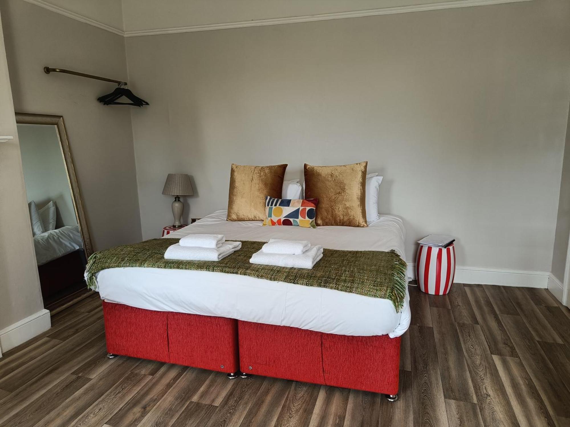 Rooms On The Prom Челтнъм Екстериор снимка