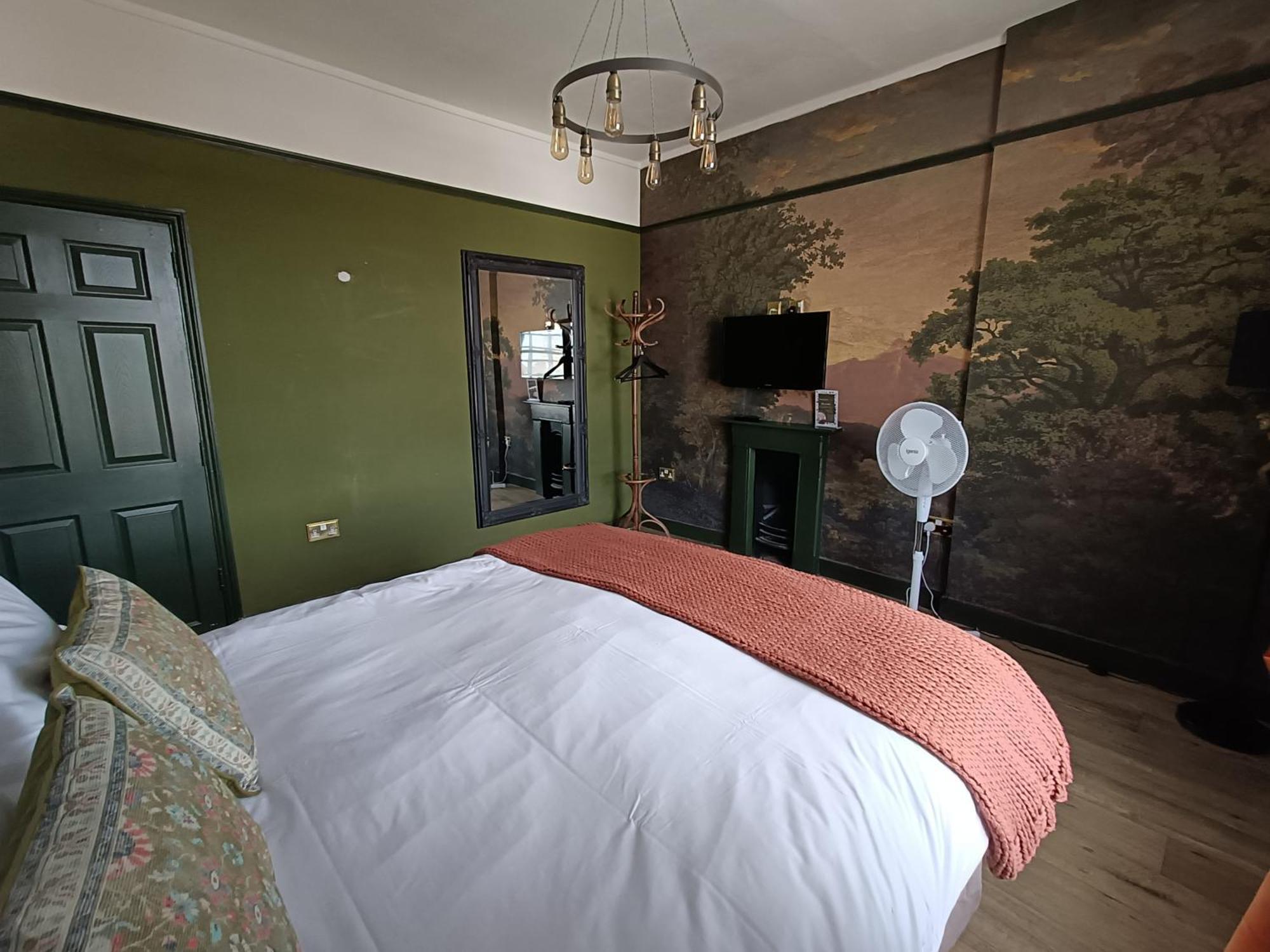 Rooms On The Prom Челтнъм Екстериор снимка