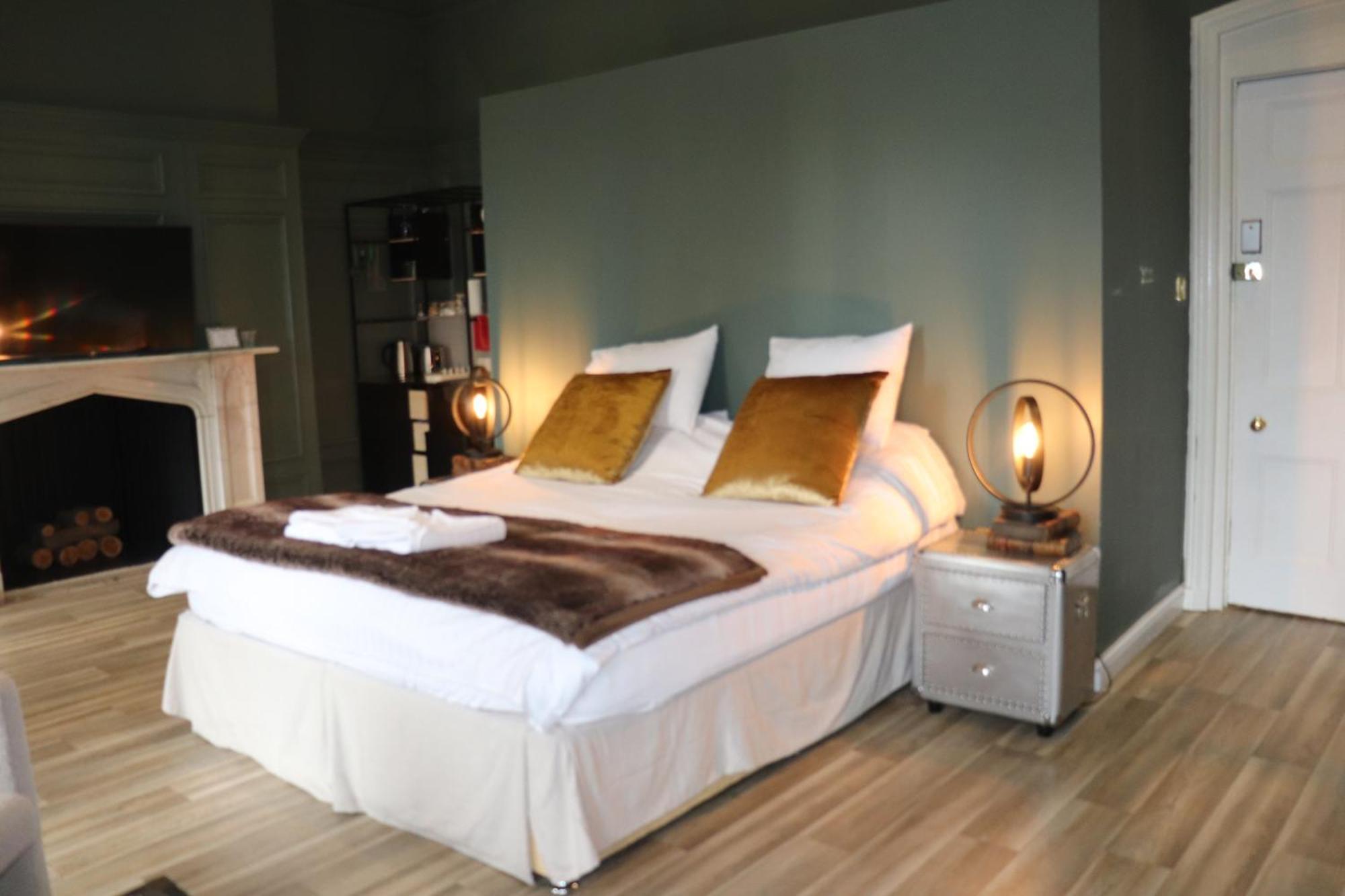 Rooms On The Prom Челтнъм Екстериор снимка