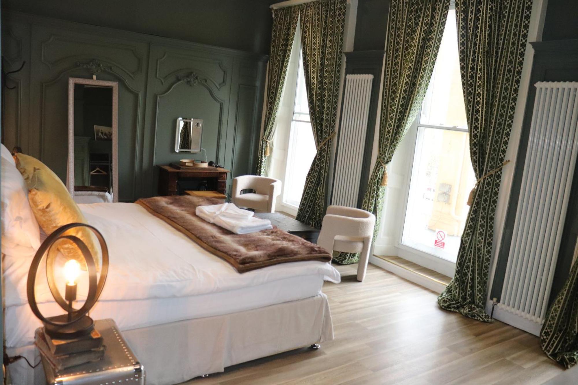 Rooms On The Prom Челтнъм Екстериор снимка