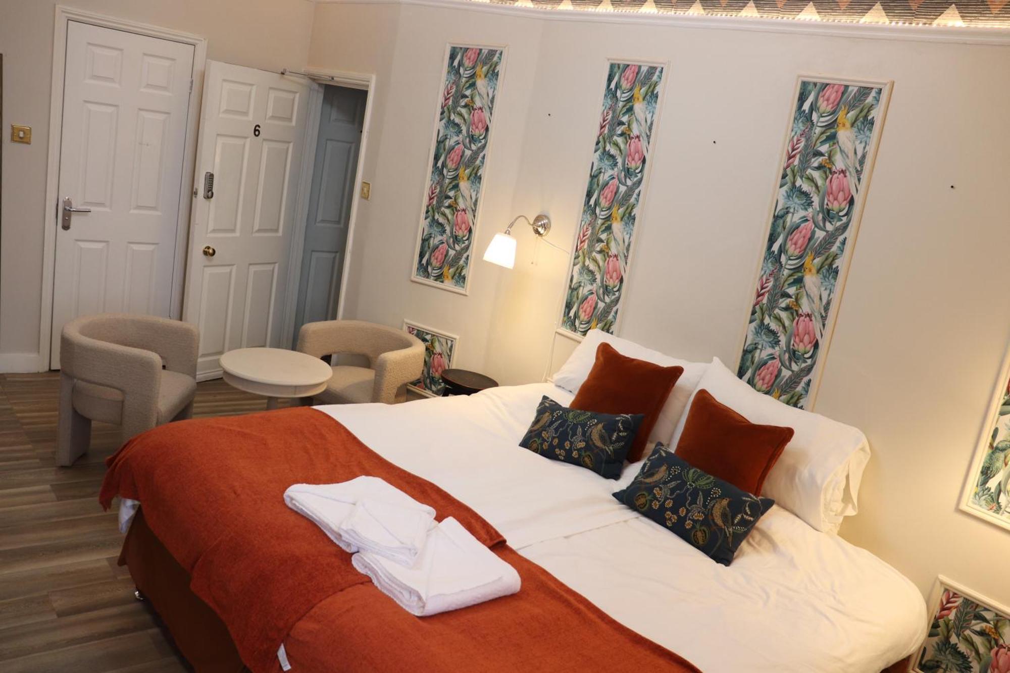 Rooms On The Prom Челтнъм Екстериор снимка