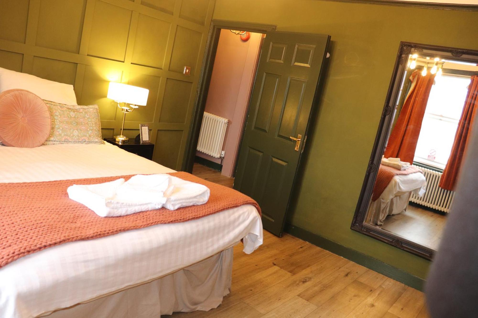 Rooms On The Prom Челтнъм Екстериор снимка