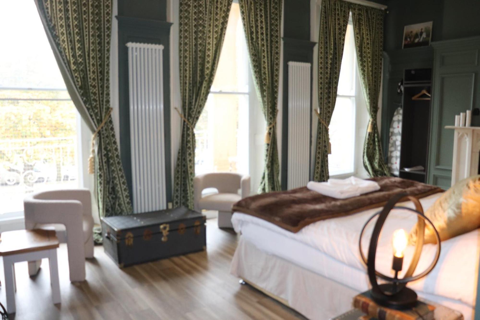 Rooms On The Prom Челтнъм Екстериор снимка