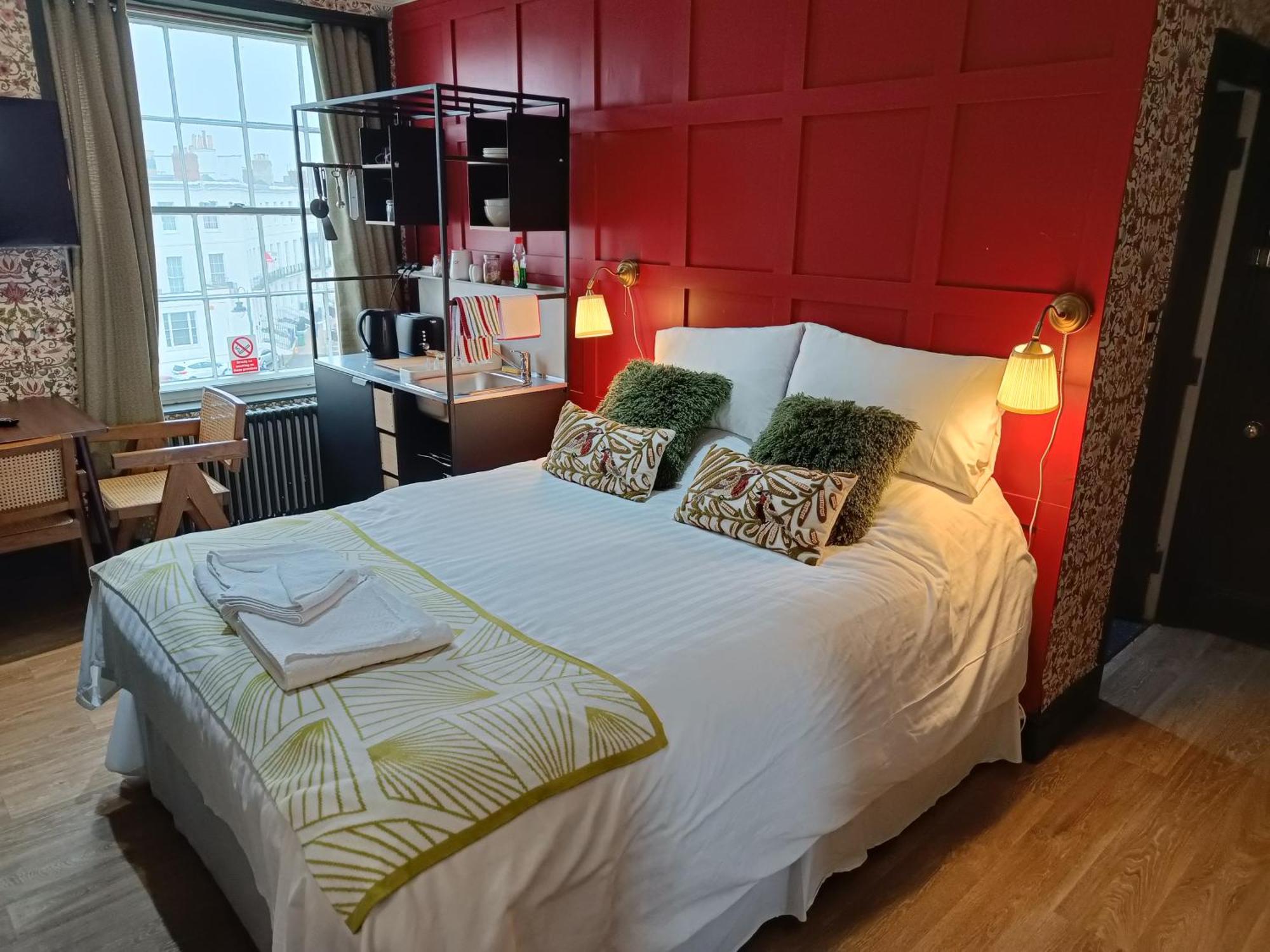 Rooms On The Prom Челтнъм Екстериор снимка