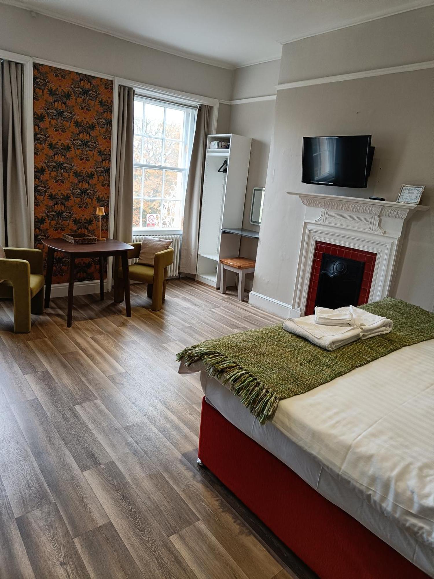 Rooms On The Prom Челтнъм Екстериор снимка