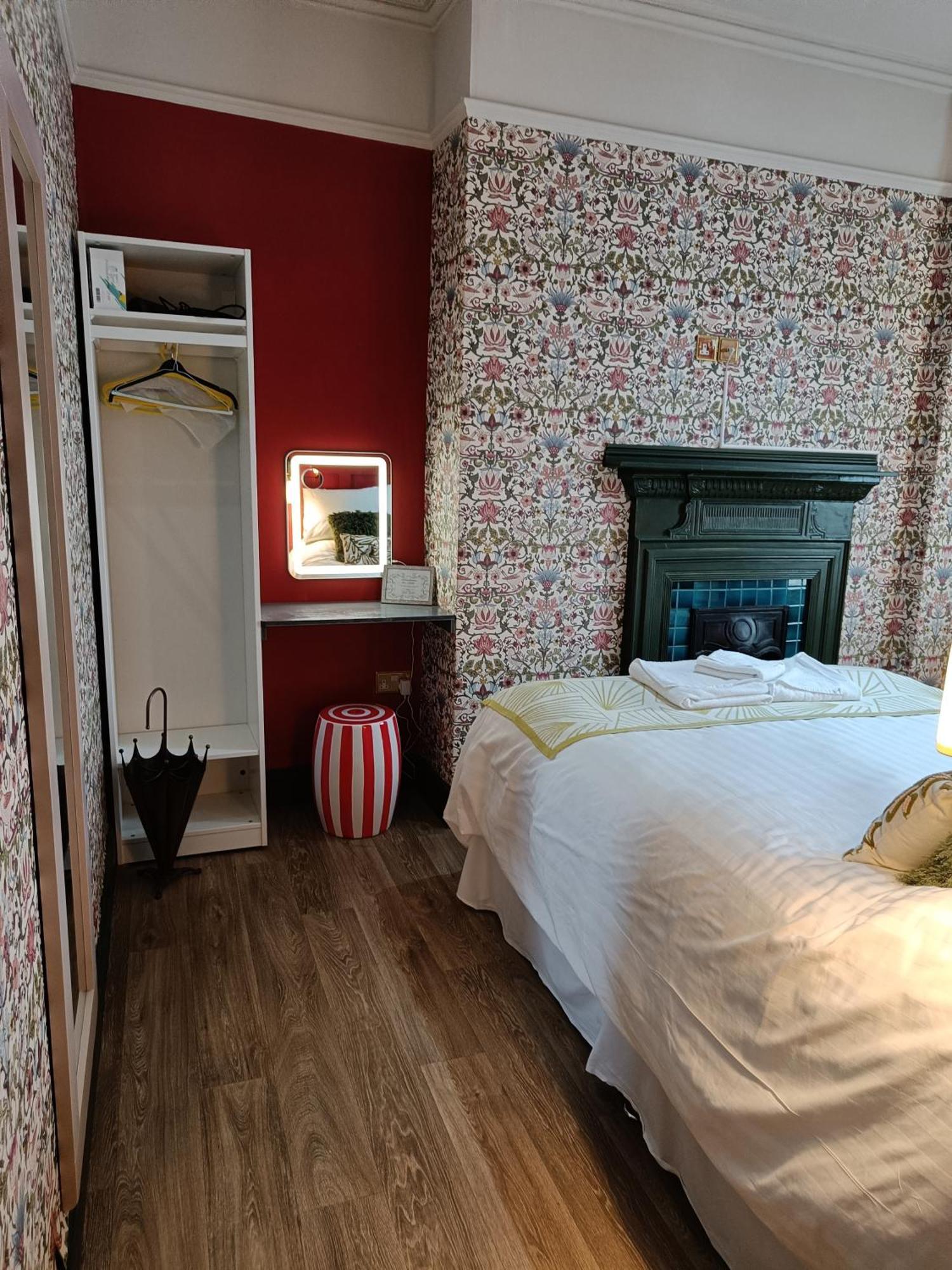 Rooms On The Prom Челтнъм Екстериор снимка