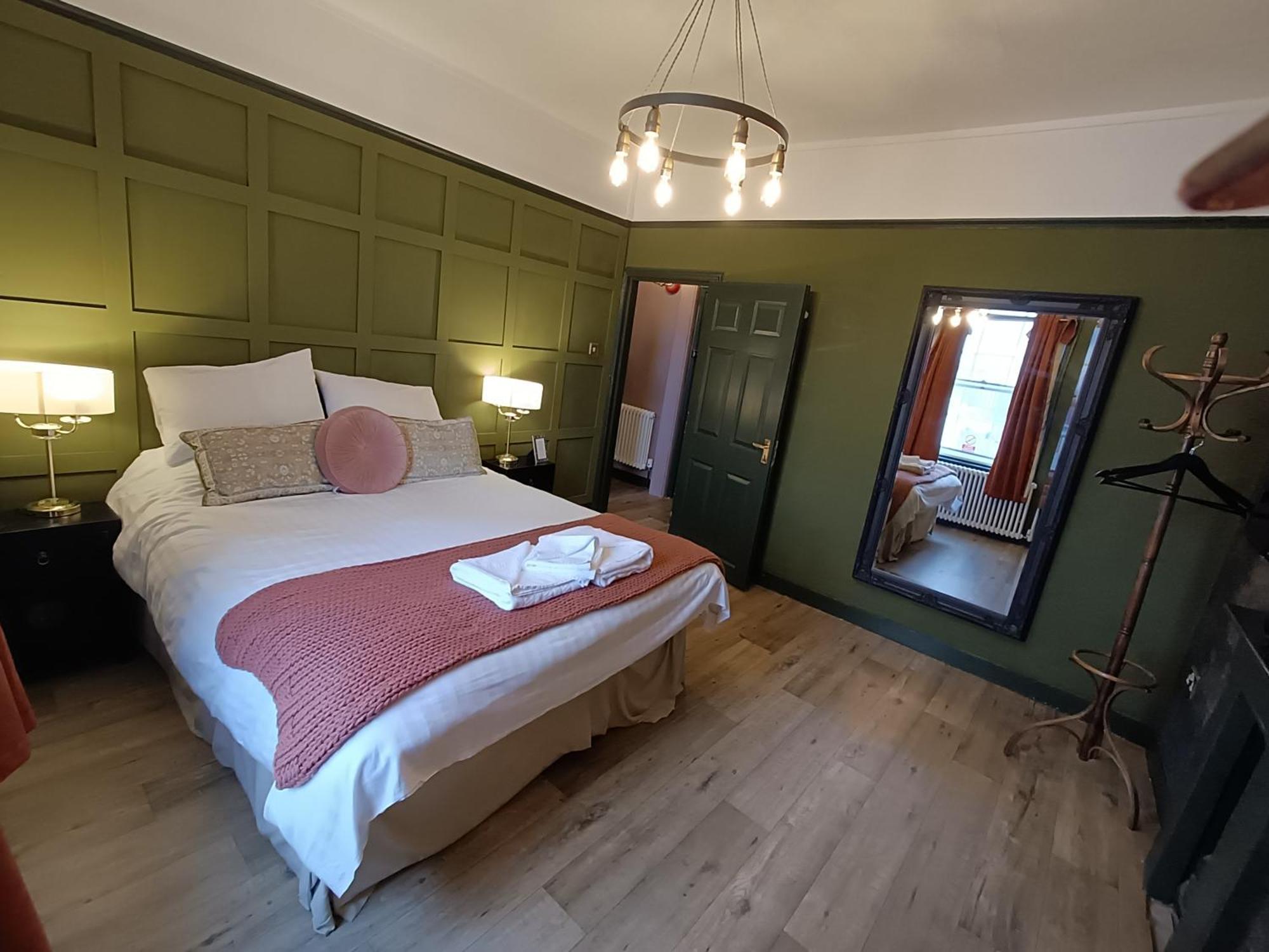 Rooms On The Prom Челтнъм Екстериор снимка