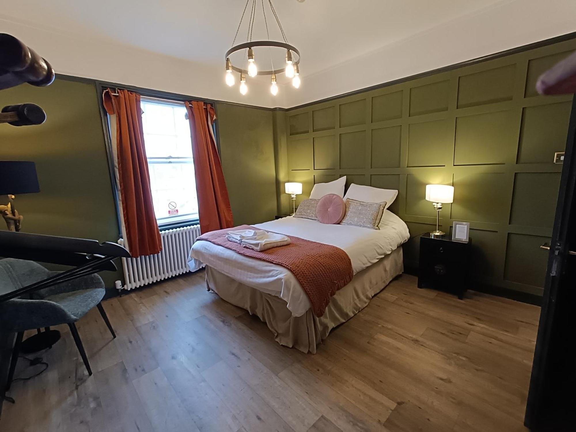 Rooms On The Prom Челтнъм Екстериор снимка